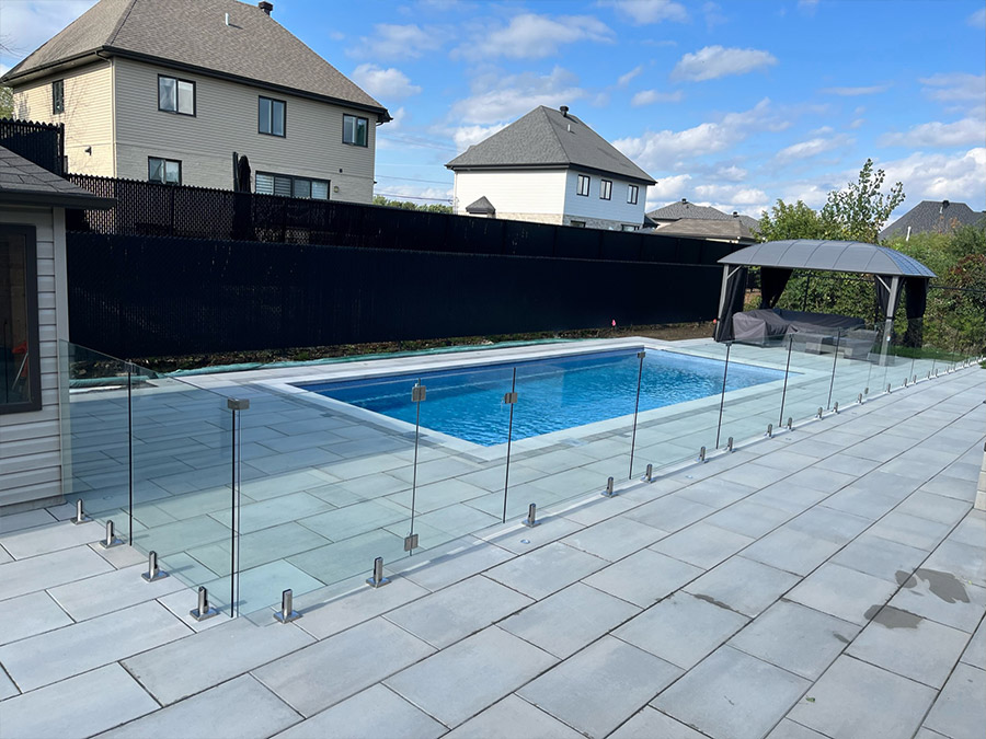 Clôture de piscine en verre trempé à Mont-Tremblant