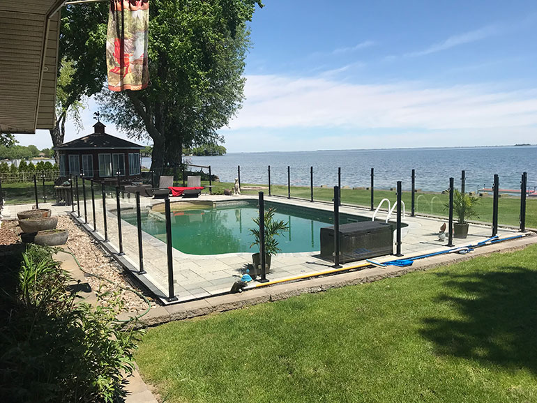 Clôture de piscine et panneau d'intimité Île Bizard